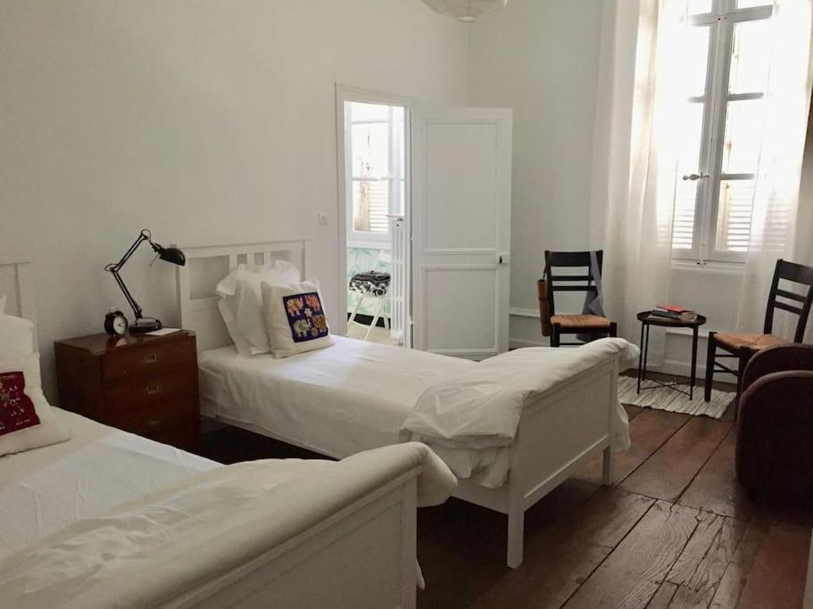 Beautifully Renovated Rooms On Place New York Angouleme Exterior photo
