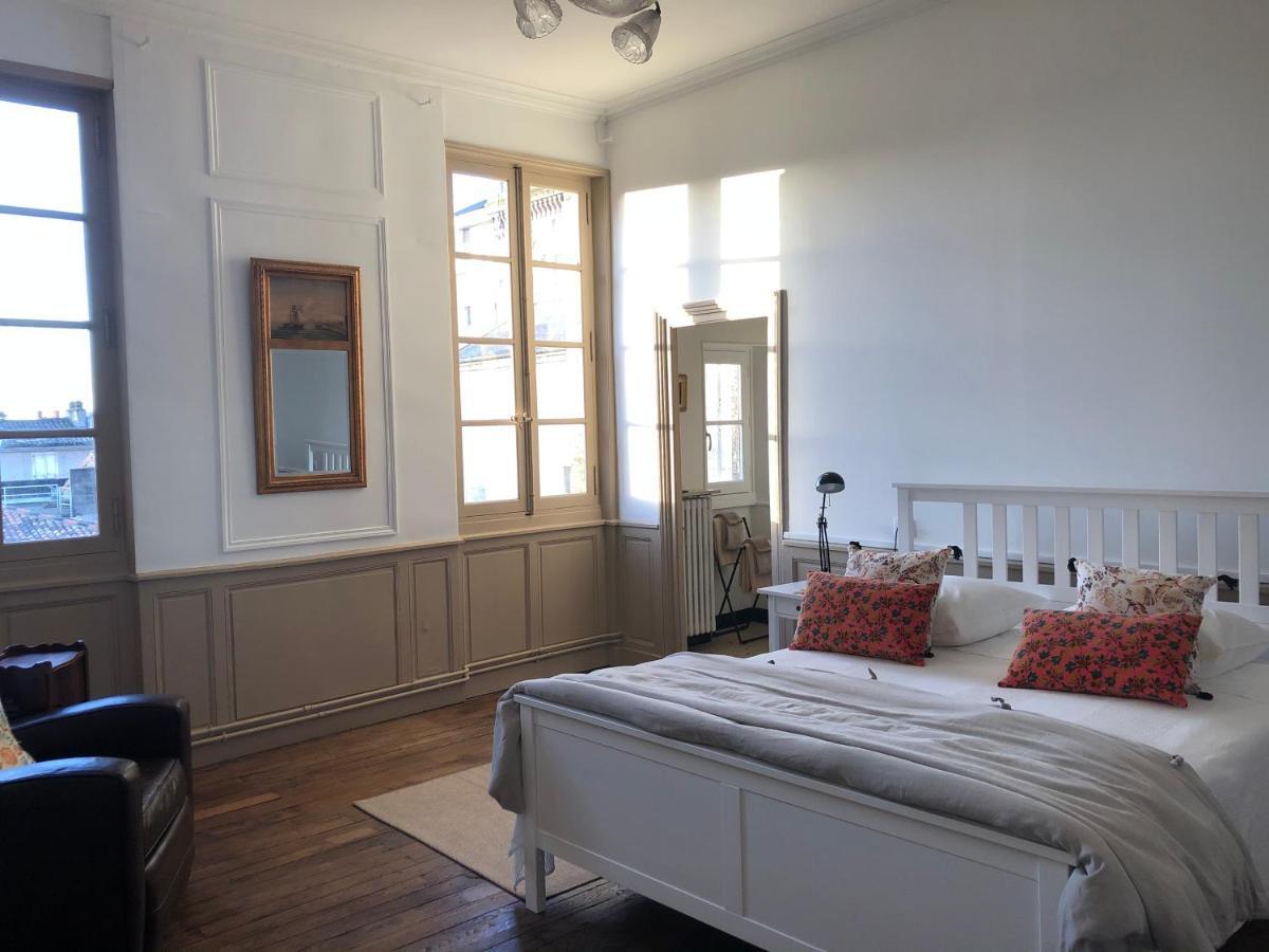 Beautifully Renovated Rooms On Place New York Angouleme Exterior photo